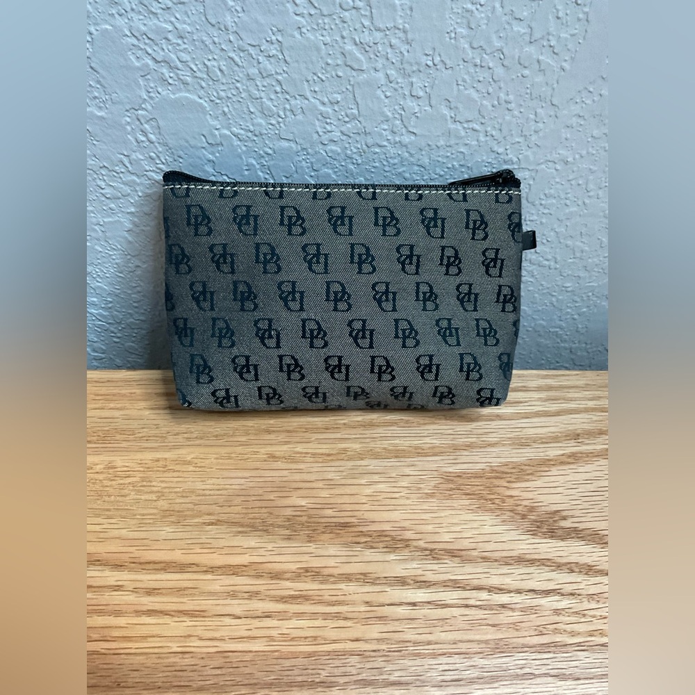 Dooney & Bourke small gray/black wristlet without strap zips has monogram DB